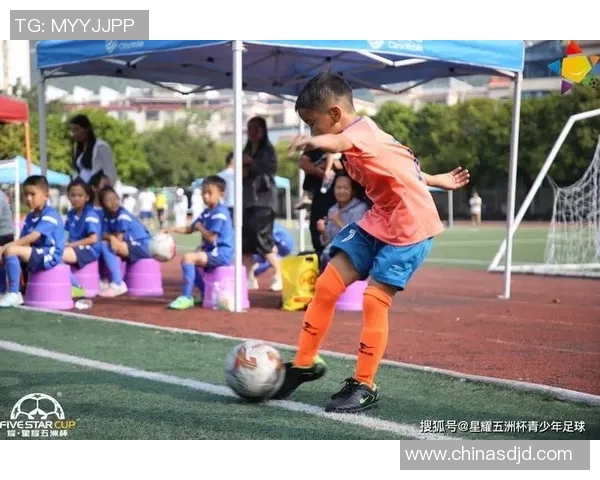 科学足球团队协作训练方法探索与实践提升球员综合素质与比赛表现 科学足球团队协作训练方法探索与实践提升球员综合素质与比赛表现